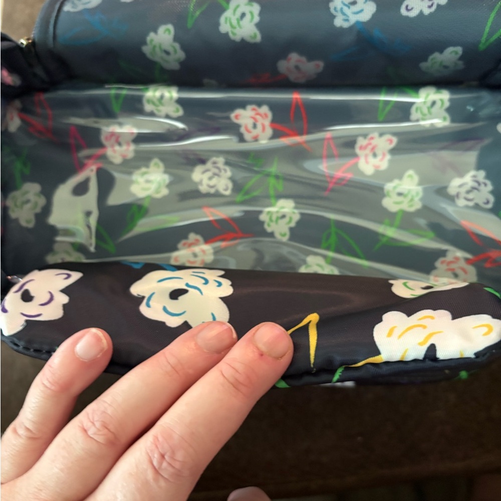 Lug Floral Quilted Toiletries Bag - Picture 7 of 11